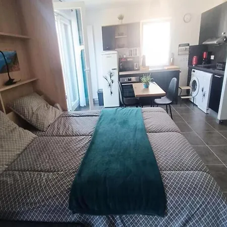 Studio For 2 People Apartment *